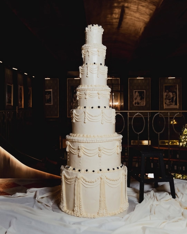 30 Vintage-Inspired Tiered Cakes to Sweeten Your Big Day