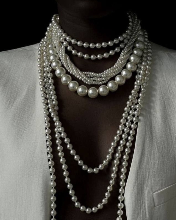 Modern Pearls: Elevating Your Bridal Look with this Timeless Accessory