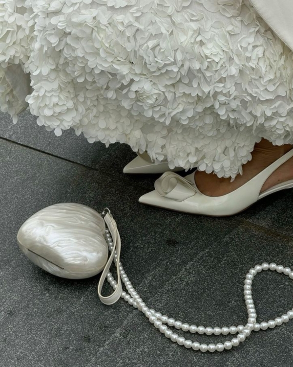 Modern Pearls: Elevating Your Bridal Look with this Timeless Accessory