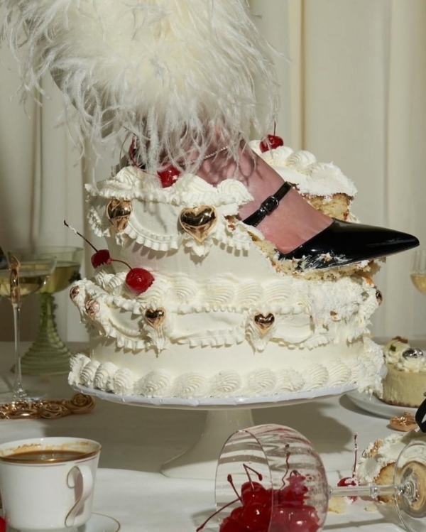 30 Vintage-Inspired Tiered Cakes to Sweeten Your Big Day
