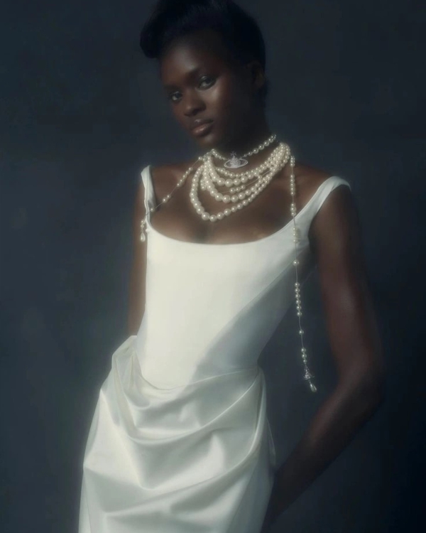 Modern Pearls: Elevating Your Bridal Look with this Timeless Accessory