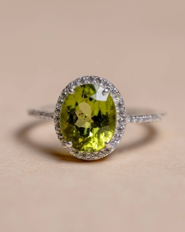 Color Your Love: The Ultimate Guide to Engagement Ring Gemstones