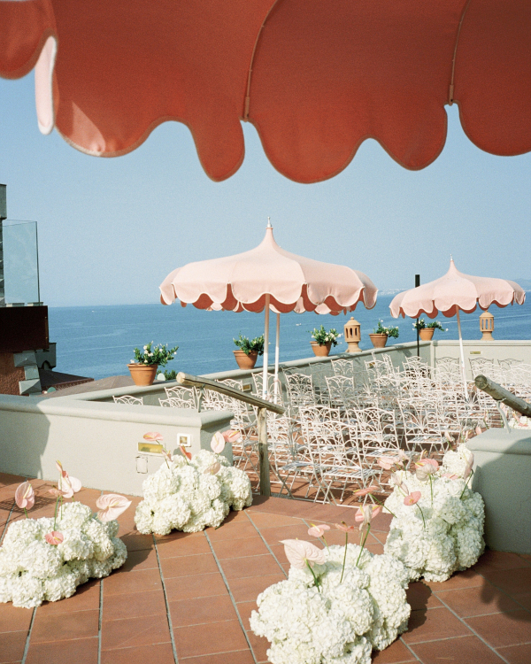 A Glamorous Seaside Wedding Evocative of a Classic Italian Film