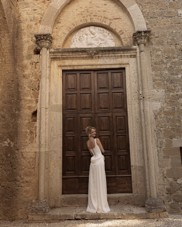 An Elevated Elopement in Tuscany with Vintage Bridal