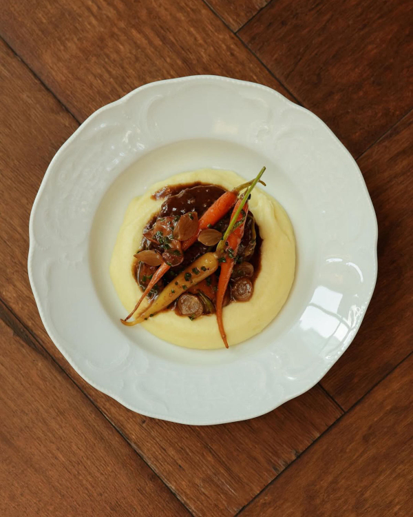 7 Festive Food & Drink Ideas for Stylish Holiday Hosting