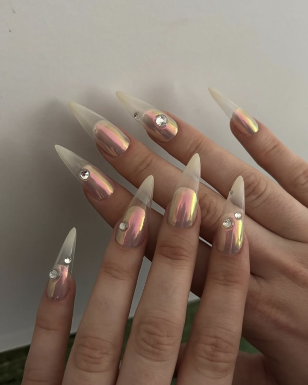 25 Show-Stopping Nail Design Ideas for New Year’s Eve 2025