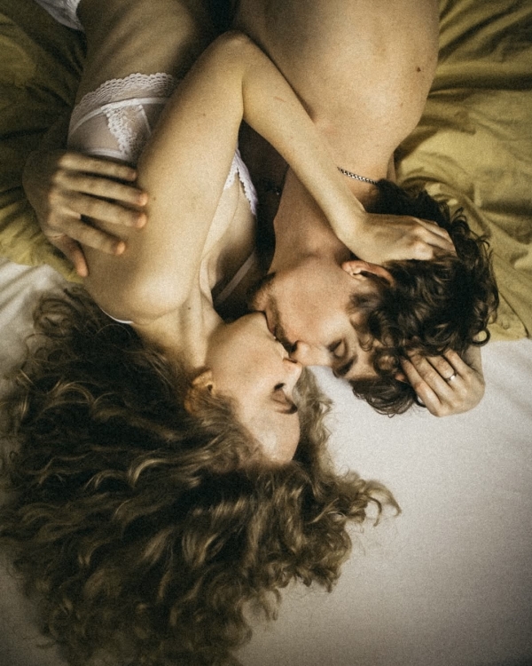 100 Questions to Spark Intimacy and Connection in Your Relationship