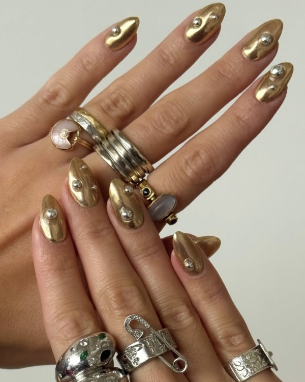 25 Show-Stopping Nail Design Ideas for New Year’s Eve 2025