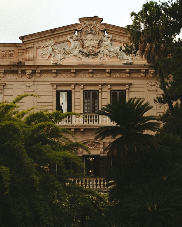 A Cinematic Wedding with Sculptural Installations & a Vibrant Palette in Sicily