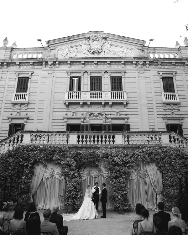 A Cinematic Wedding with Sculptural Installations & a Vibrant Palette in Sicily