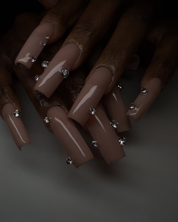 25 Show-Stopping Nail Design Ideas for New Year’s Eve 2025