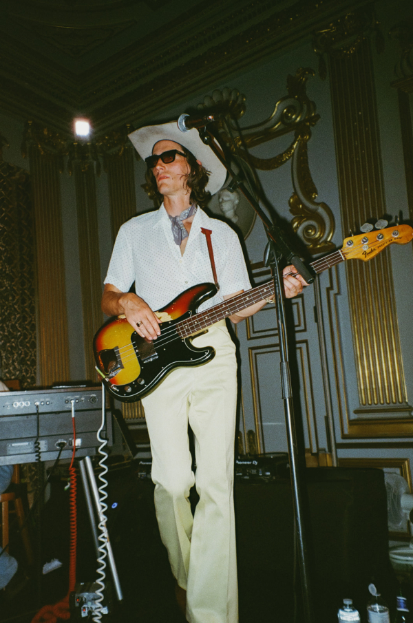 Photographers Raissa and Simon