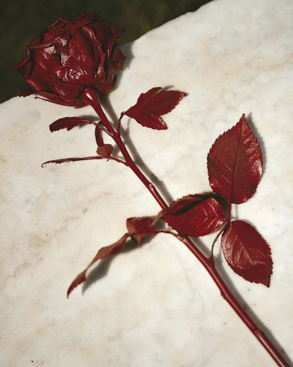 A Cinematic Wedding with Sculptural Installations & a Vibrant Palette in Sicily