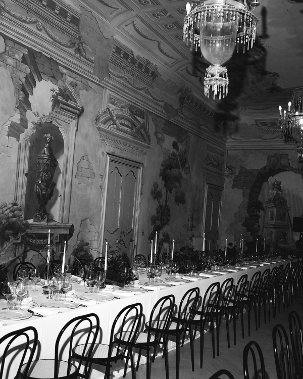 A Cinematic Wedding with Sculptural Installations & a Vibrant Palette in Sicily