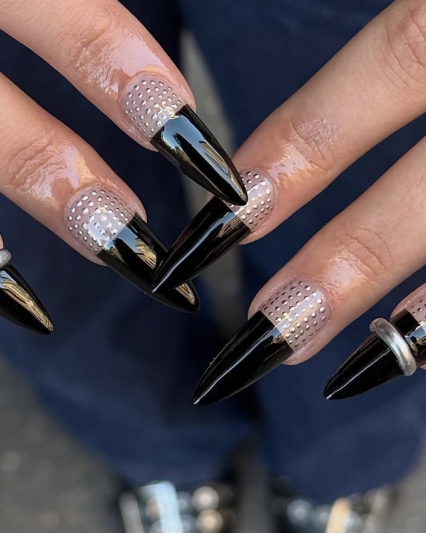 25 Show-Stopping Nail Design Ideas for New Year’s Eve 2025