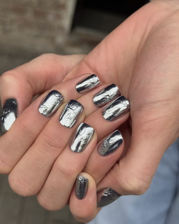 25 Show-Stopping Nail Design Ideas for New Year’s Eve 2025