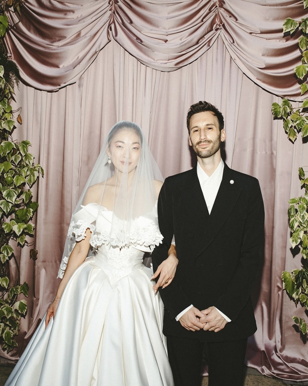 A Cinematic Wedding with Sculptural Installations & a Vibrant Palette in Sicily