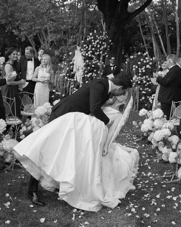 10 Photographer-Backed Wedding Portrait Pose Ideas to Save to Your Mood Board