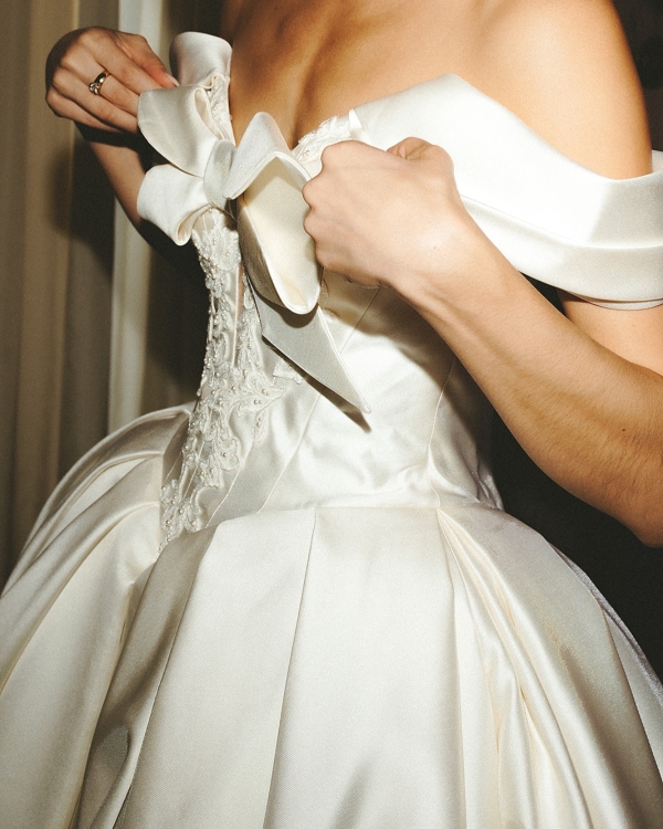 A Cinematic Wedding with Sculptural Installations & a Vibrant Palette in Sicily