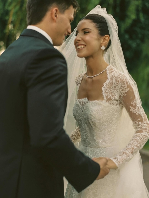 Behind The Lens: Inside the Artistry of Wedding Photographer Alice Vicente