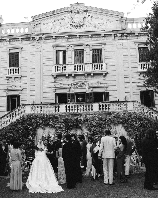 A Cinematic Wedding with Sculptural Installations & a Vibrant Palette in Sicily