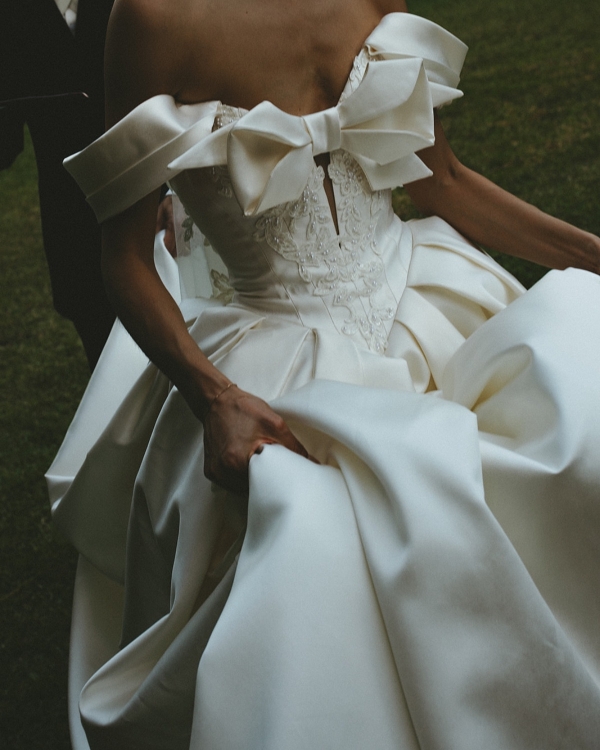 A Cinematic Wedding with Sculptural Installations & a Vibrant Palette in Sicily