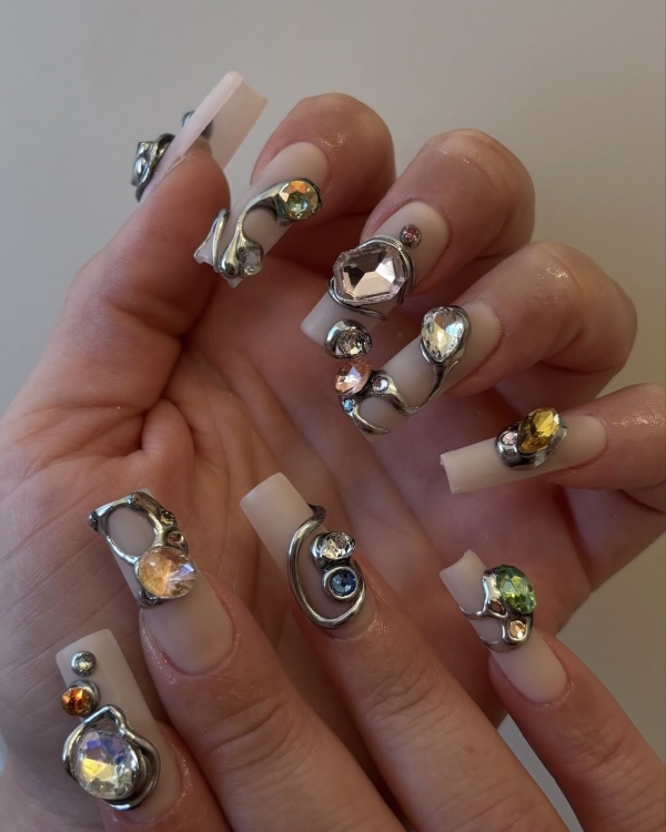 25 Show-Stopping Nail Design Ideas for New Year’s Eve 2025
