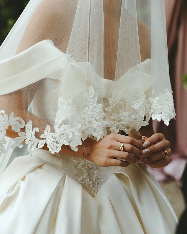 A Cinematic Wedding with Sculptural Installations & a Vibrant Palette in Sicily