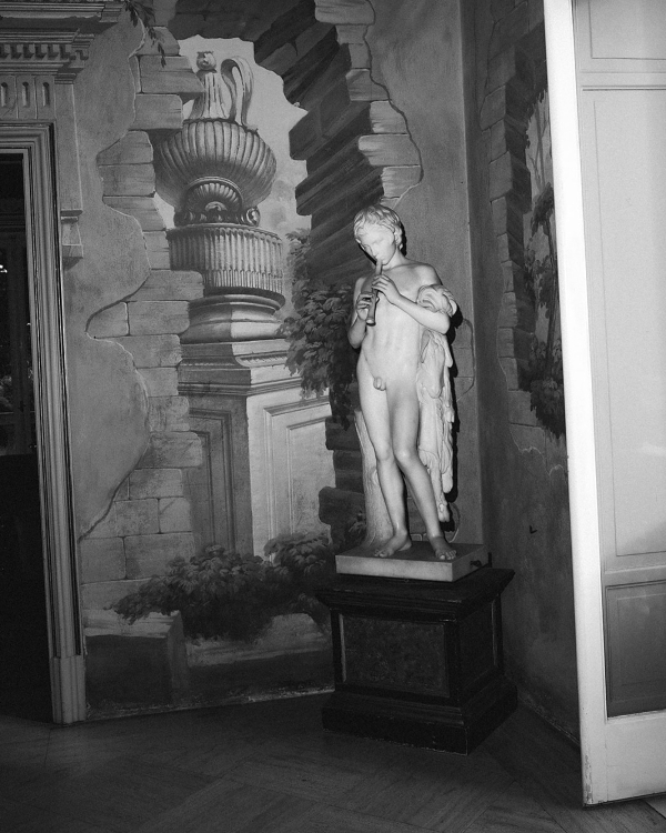 A Cinematic Wedding with Sculptural Installations & a Vibrant Palette in Sicily