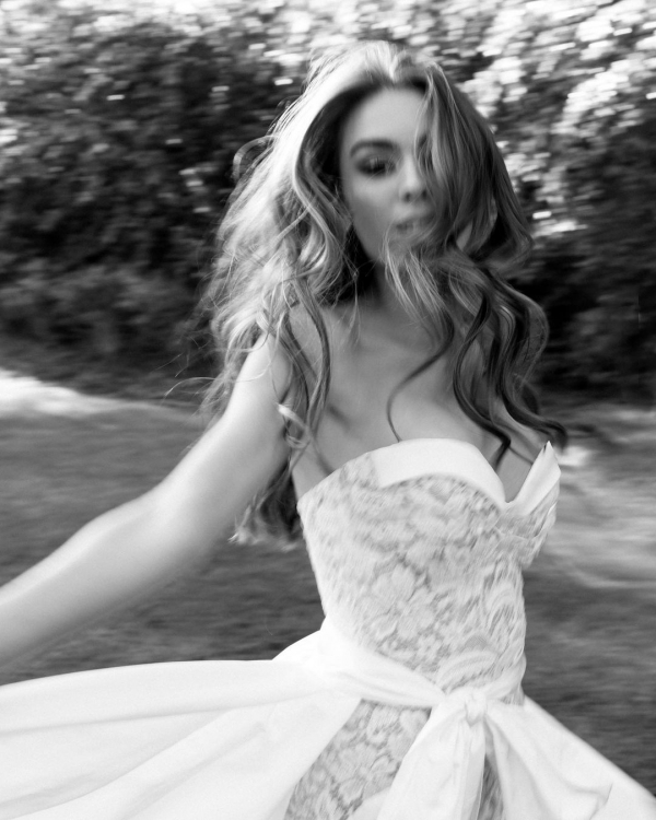 How to Look Your Best in Wedding Photos?