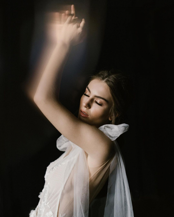 How to Look Your Best in Wedding Photos?