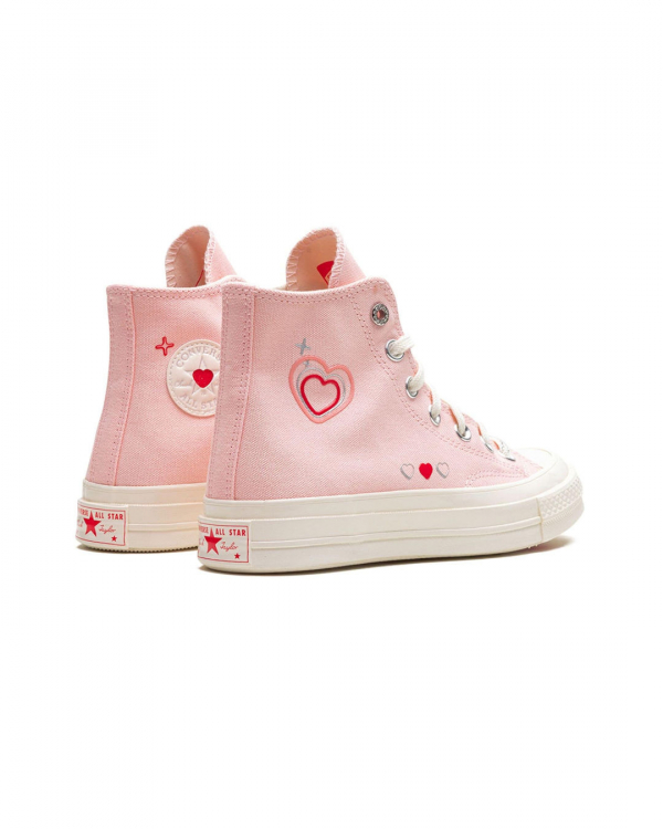 Valentine's Day Outfit Ideas | Best V-day Dresses and Accessories