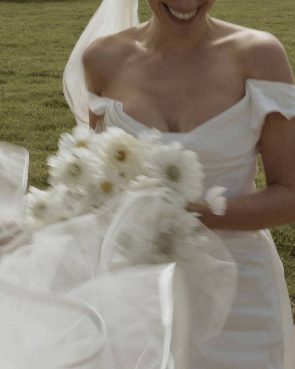 How to Choose Your Wedding Bouquet | Bridal Flower Bouquet Guide