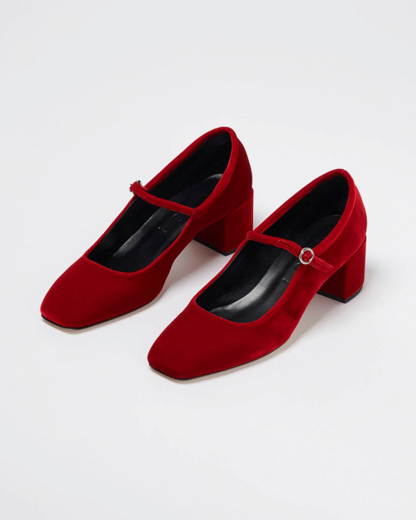 Valentine's Day Outfit Ideas | Best V-day Dresses and Accessories