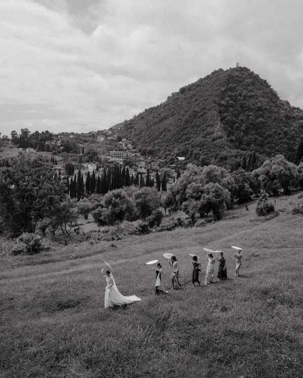 Mismatched Bridesmaid Dresses Guide | Bridesmaid with Different Color Dresses for Bridesmaids | Wedding Party