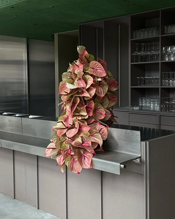 The Cost of Wedding Flowers: A Guide to Budgets & Blooms at Every Price Point — photo 1