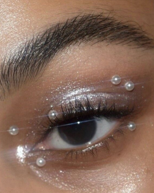 A Step-by-Step Guide to Sea Witchery Makeup