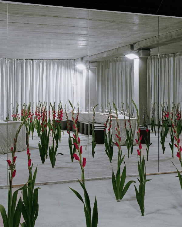 35 Ways to Style Freestanding Floral Stems