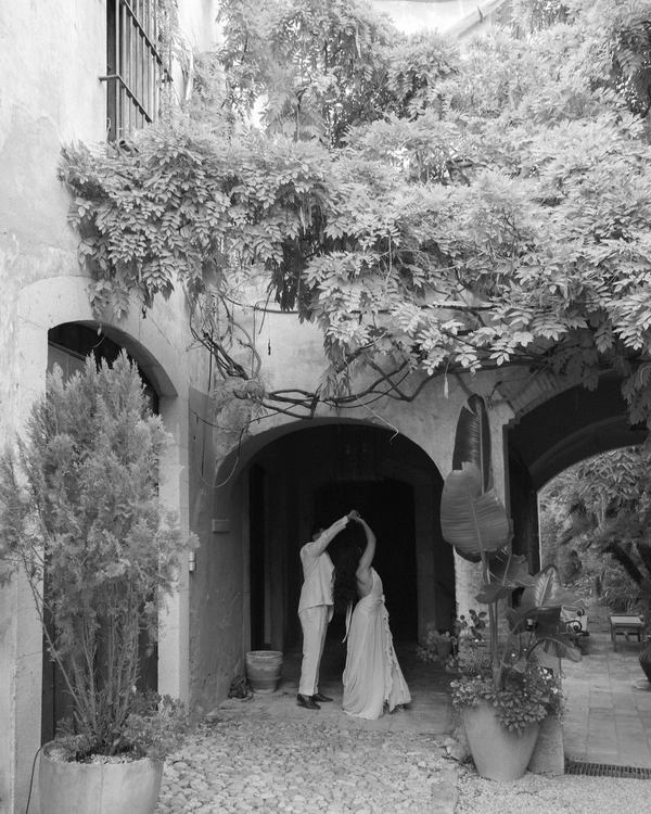 An Enchanting Indian Wedding Amongst a Coastal Vineyard Villa in Spain — photo 1
