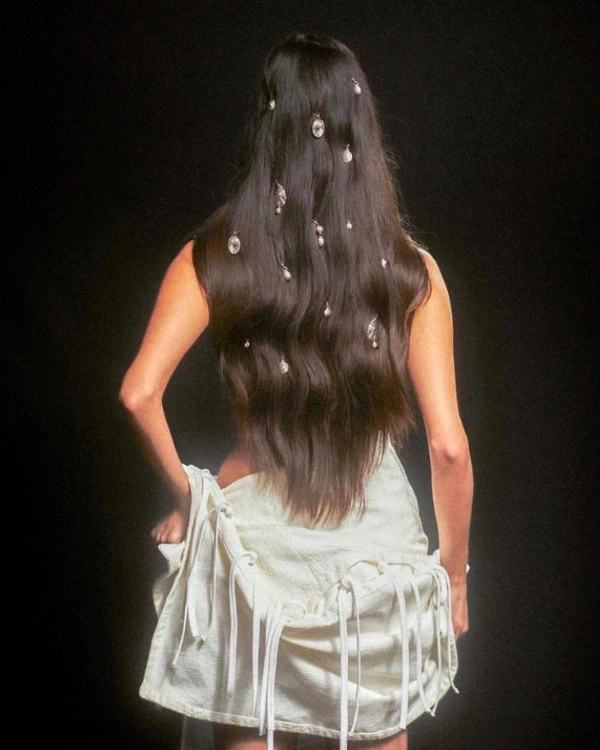 30 Chic Hairstyles for Brides with Long Hair — photo 2