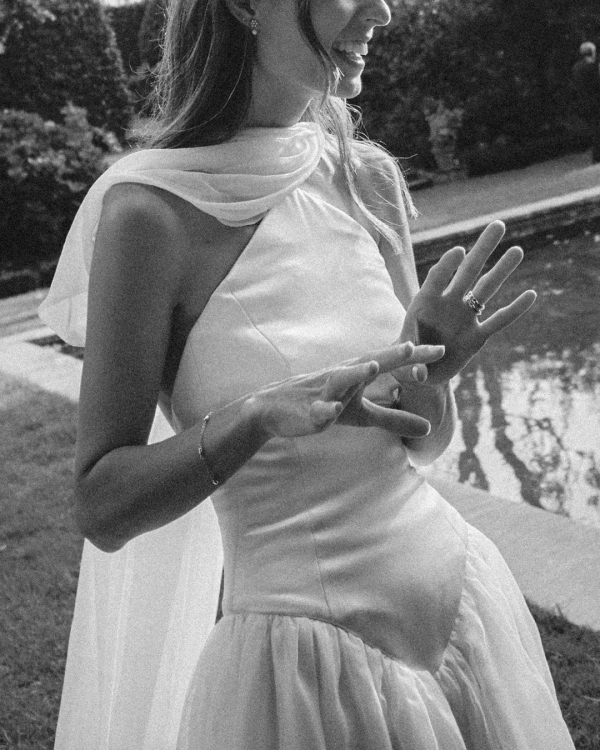 Pros and Cons of Allowing Plus-Ones at Your Wedding