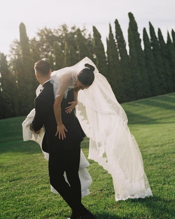 23 Best Wedding Photographers in Australia | Modern, Cinematic Photography | TOP Luxury Bridal Photographers