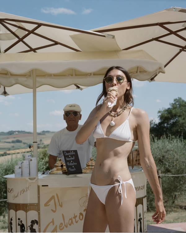 A Joyful Celebration in the Golden Rolling Hills of Tuscany