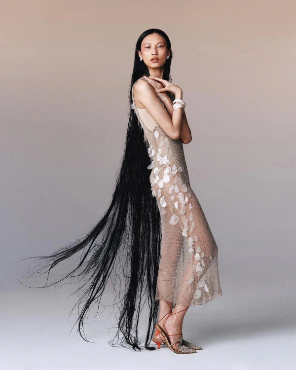 30 Chic Hairstyles for Brides with Long Hair — photo 1