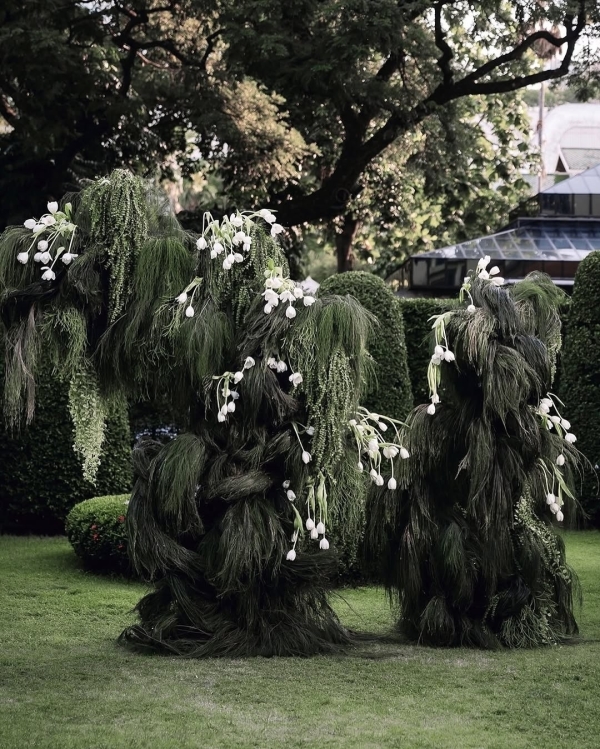 The Cost of Wedding Flowers: A Guide to Budgets & Blooms at Every Price Point