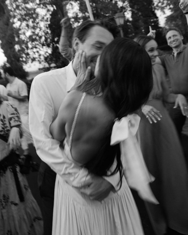 A Joyful Celebration in the Golden Rolling Hills of Tuscany