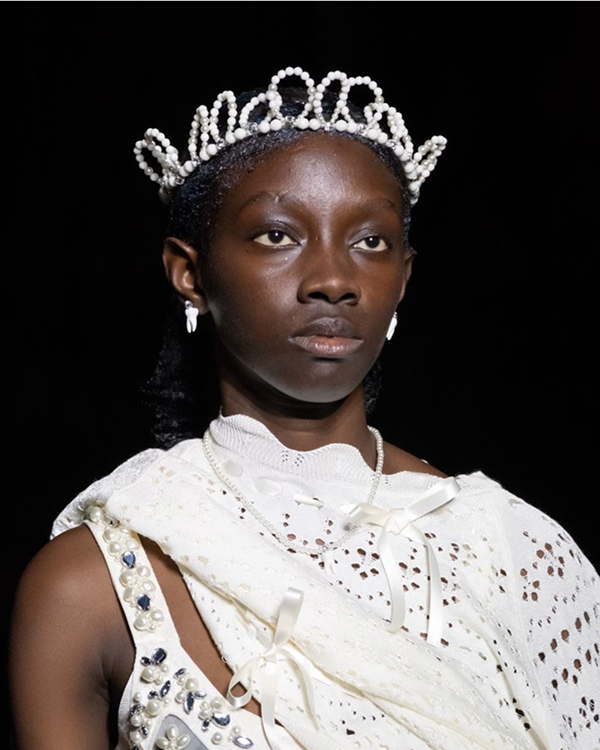 40 Statement Accessories to Complete Your Wedding Wardrobe