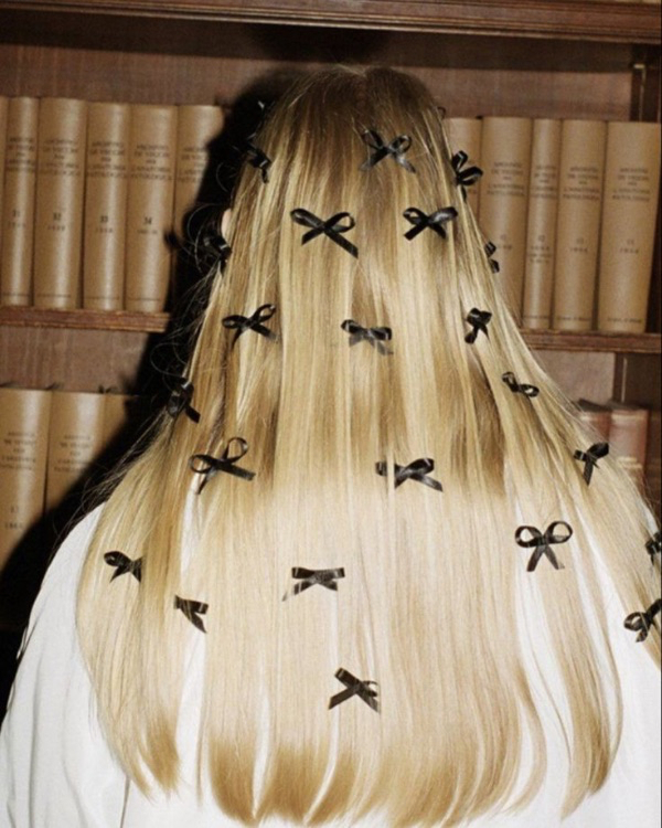 30 Chic Hairstyles for Brides with Long Hair