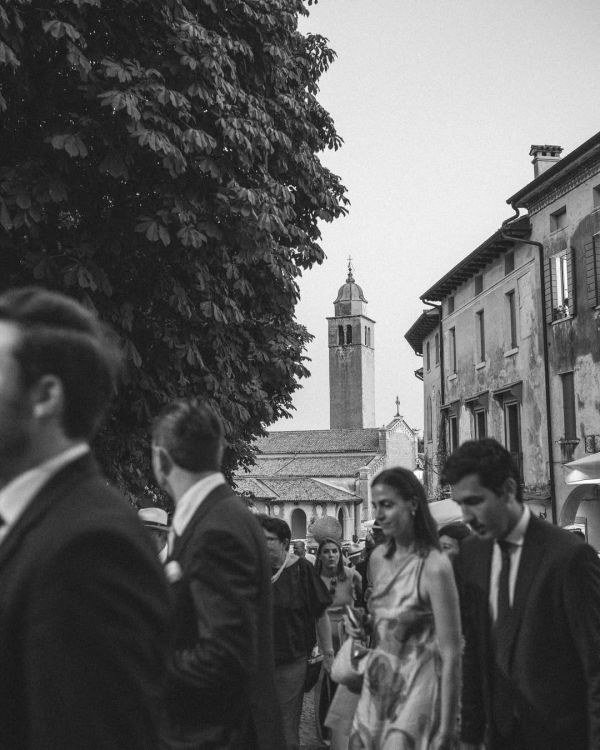 Pros and Cons of Allowing Plus-Ones at Your Wedding