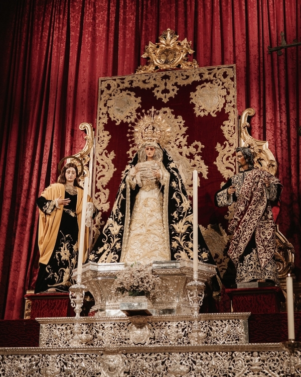 An Elegant & Artistic Palace Wedding in Seville, Spain